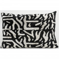 IKAT SILK UNIQUE BLACK WHITE MESS Q6     - CUSHIONS